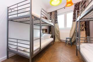 Хостелы First Hostel Bucharest Бухарест Спальное место на двухъярусной кровати в общем 4-местном номере-1